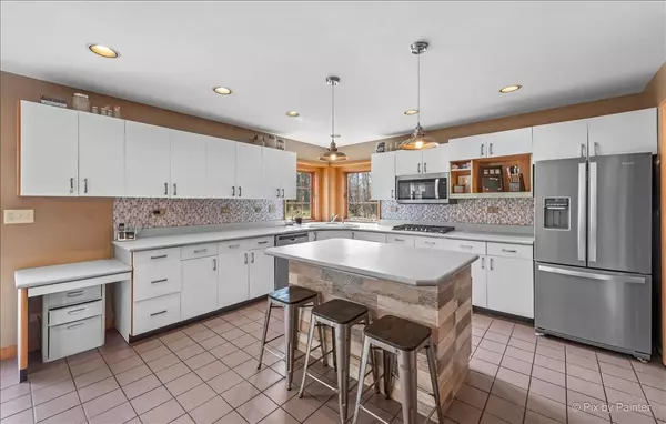 1510 Seneca Court, Woodstock, IL 60098