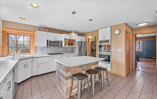 1510 Seneca Court, Woodstock, IL 60098