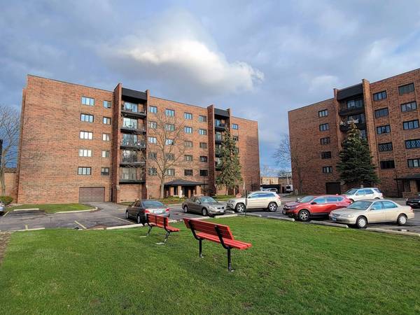9346 Landings LN #405, Des Plaines, IL 60016