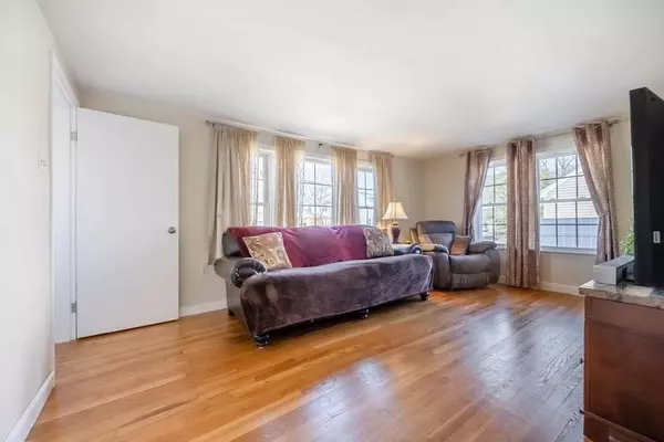 9 Crestwood Cir, Lawrence, MA 01843