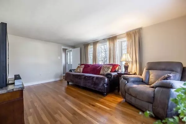 9 Crestwood Cir, Lawrence, MA 01843