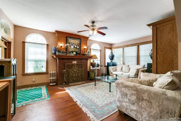 128 SUMMIT AVE, San Antonio, TX 78212-2952