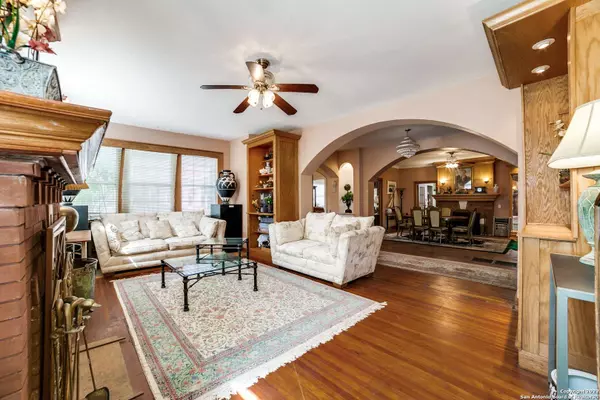 128 SUMMIT AVE, San Antonio, TX 78212-2952