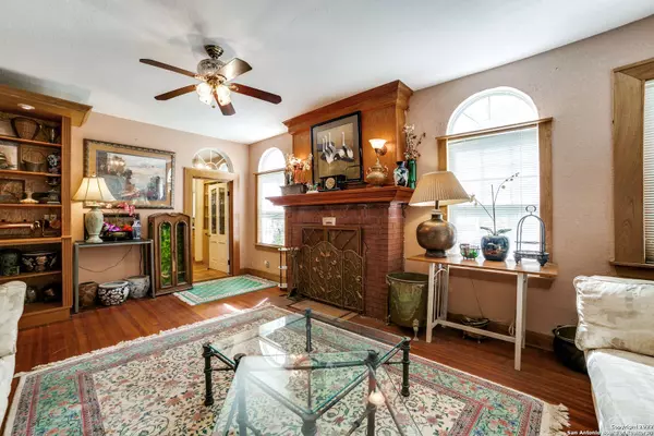 128 SUMMIT AVE, San Antonio, TX 78212-2952