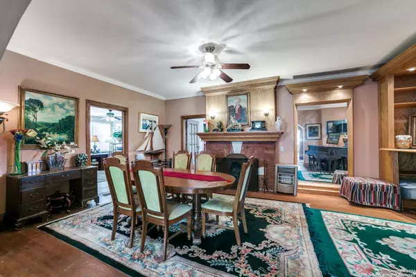 128 SUMMIT AVE, San Antonio, TX 78212-2952