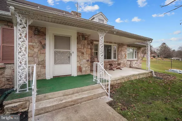 1 TONOLOWAY ST, Hancock, MD 21750