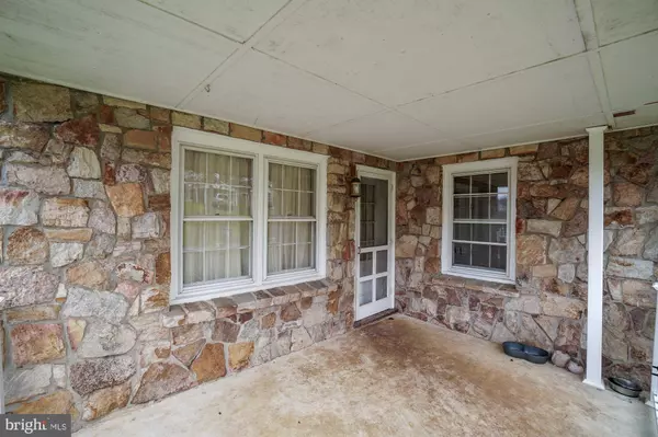 1 TONOLOWAY ST, Hancock, MD 21750