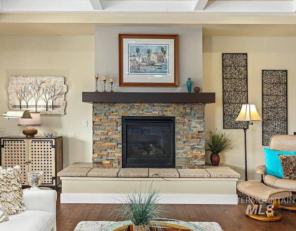 11951 W Pinewood River Ln, Star, ID 83669