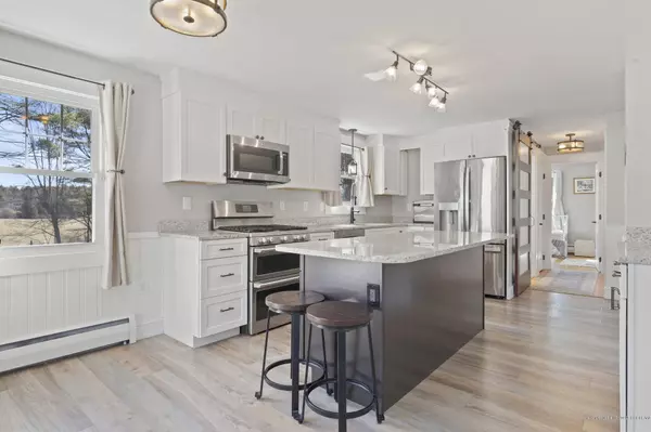 15 Gray Road, Cumberland, ME 04021