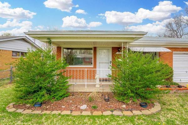 243 N Sunnyside Rd, Haysville, KS 67060-1438