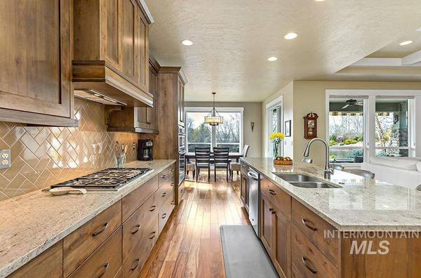 11951 W Pinewood River Ln, Star, ID 83669