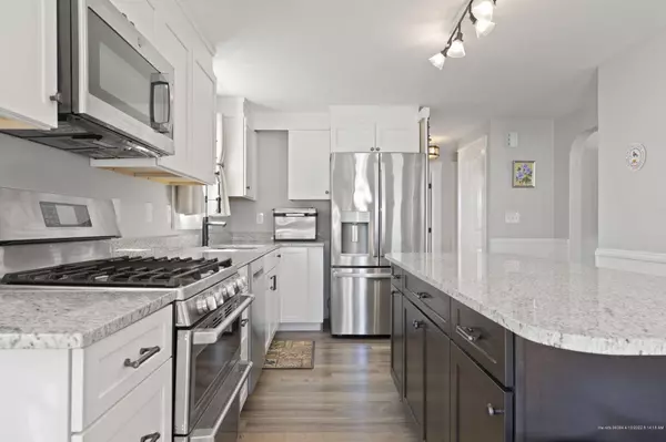 15 Gray Road, Cumberland, ME 04021