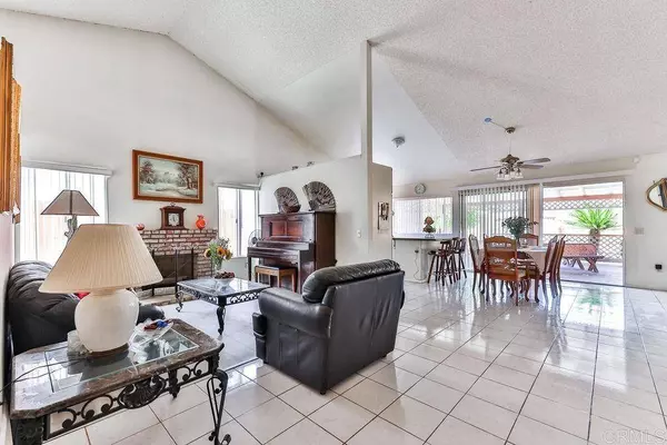 6330 Lolly LN, San Diego, CA 92114