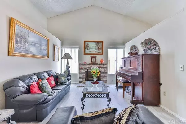 6330 Lolly LN, San Diego, CA 92114