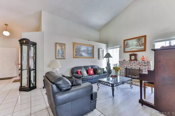 6330 Lolly LN, San Diego, CA 92114