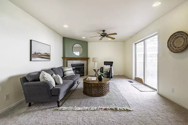 641 Spring Creek DR, Ashland, OR 97520