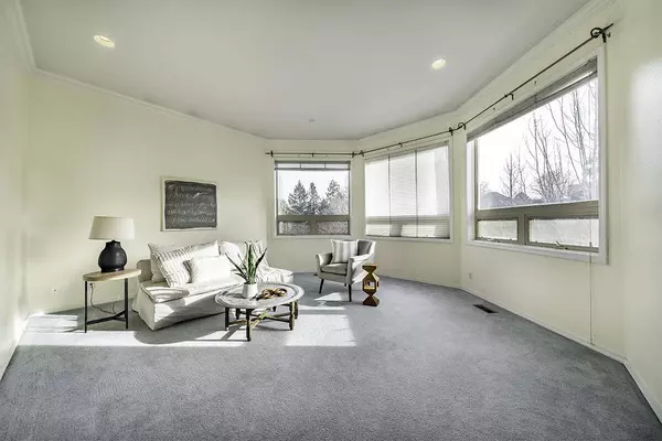 641 Spring Creek DR, Ashland, OR 97520