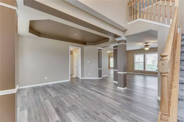 324 Entrance Hall View, Greenwood, IN 46142