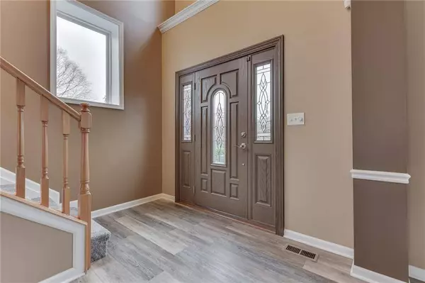 324 Entrance Hall View, Greenwood, IN 46142