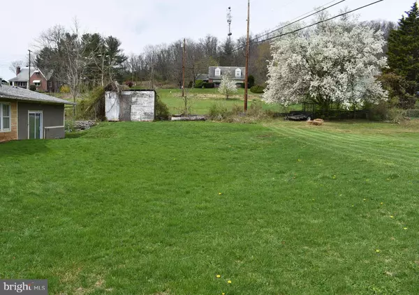 245 N PENNSYLVANIA AVE, Hancock, MD 21750