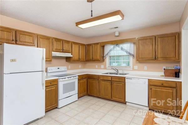 805 Woodlark CT, Fletcher, NC 28732