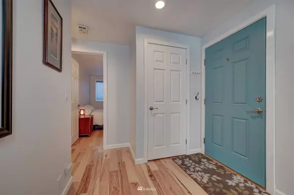 20050 Vikings Crest LOOP NE #2-102, Poulsbo, WA 98370