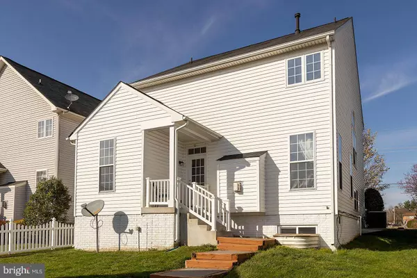 1077 FAIRFAX ST, Stephens City, VA 22655