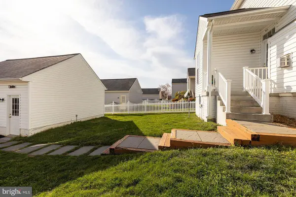 1077 FAIRFAX ST, Stephens City, VA 22655