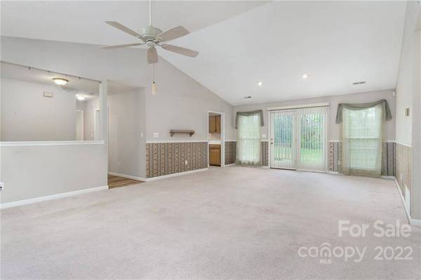 805 Woodlark CT, Fletcher, NC 28732