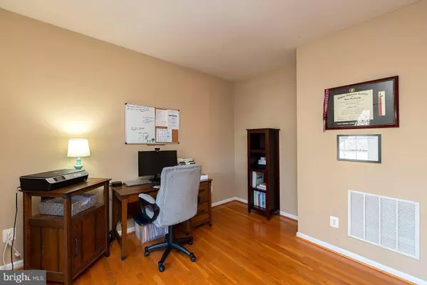 1077 FAIRFAX ST, Stephens City, VA 22655