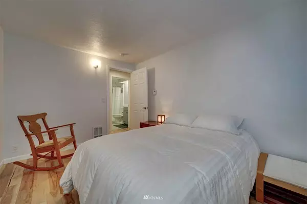 20050 Vikings Crest LOOP NE #2-102, Poulsbo, WA 98370