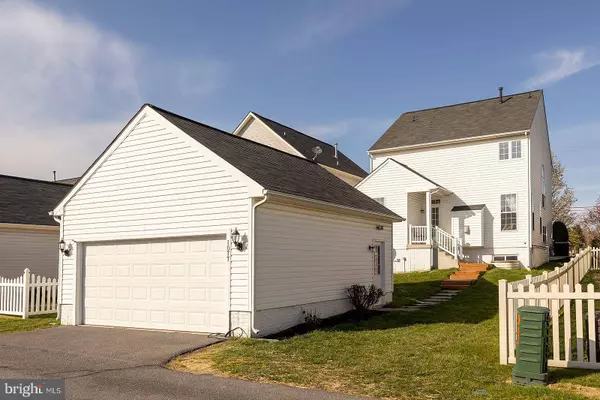 1077 FAIRFAX ST, Stephens City, VA 22655