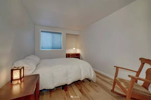 20050 Vikings Crest LOOP NE #2-102, Poulsbo, WA 98370