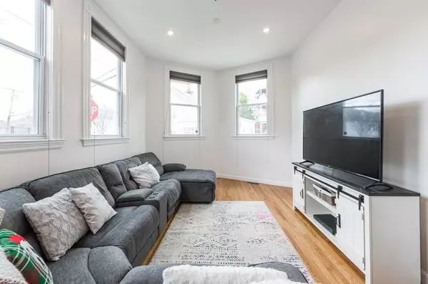 33 Summer St #2, Somerville, MA 02143