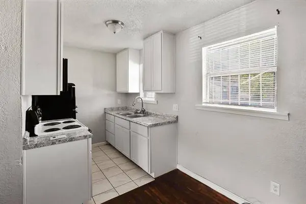 3910 Polly Street, Dallas, TX 75210