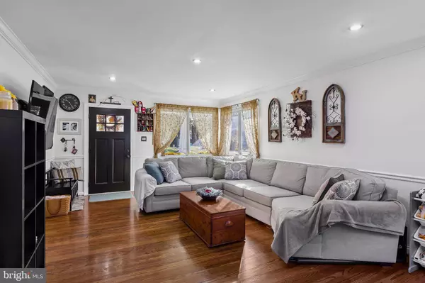 6 HARDING AVE, Cherry Hill, NJ 08002