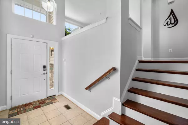 8738 LAKE EDGE DR, Laurel, MD 20723