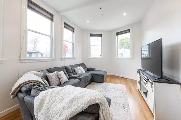 33 Summer St #2, Somerville, MA 02143