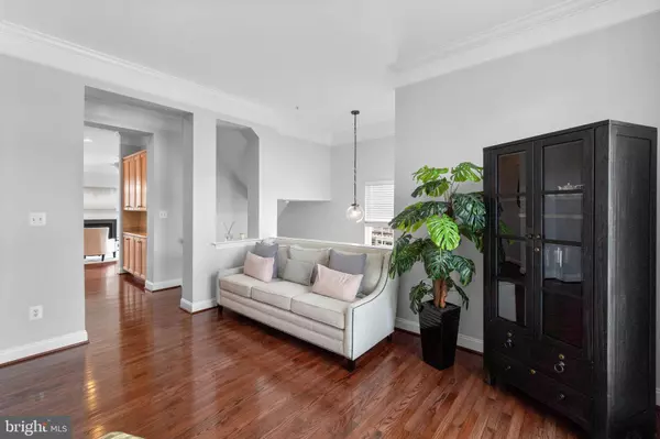 8738 LAKE EDGE DR, Laurel, MD 20723