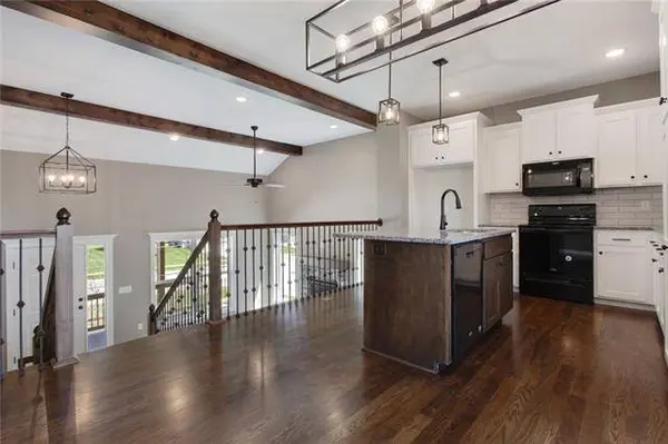 2321 NE Colonnade AVE, Blue Springs, MO 64029