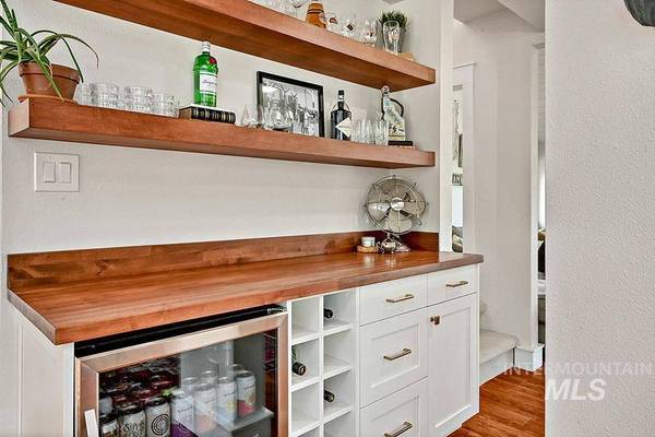 2207 E Roanoke Dr, Boise, ID 83712