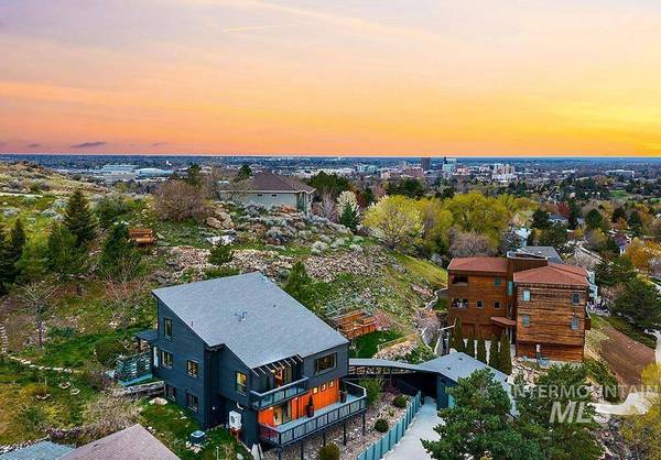 2207 E Roanoke Dr, Boise, ID 83712