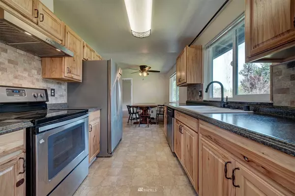 1110 Silverleaf CT E, Port Orchard, WA 98366