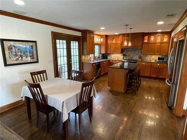 10318 Meadow LN, Leawood, KS 66206