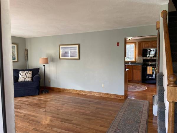 3 Laurens CIR, Sandown, NH 03873