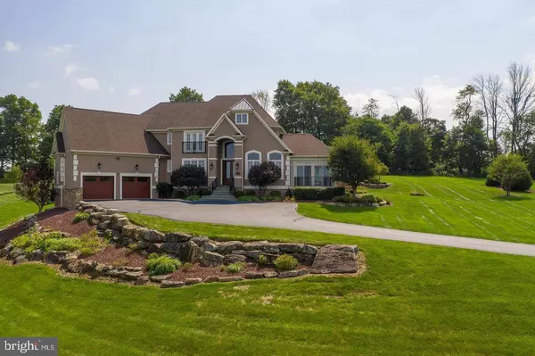 2720 IMPERIAL CREST LN, Hellertown, PA 18055