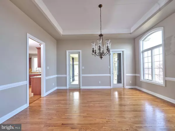 2720 IMPERIAL CREST LN, Hellertown, PA 18055