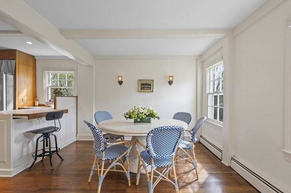 864 Bay Rd, Hamilton, MA 01982