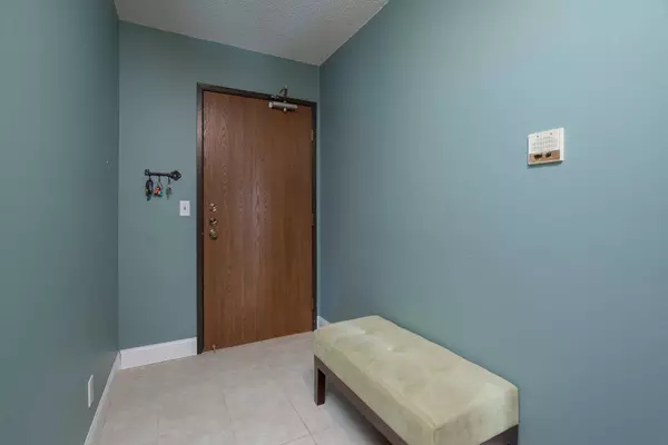 5697 Green Circle DR #117, Minnetonka, MN 55343