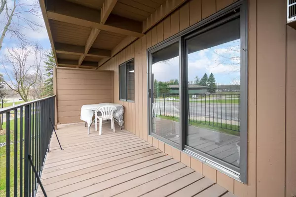 5697 Green Circle DR #117, Minnetonka, MN 55343